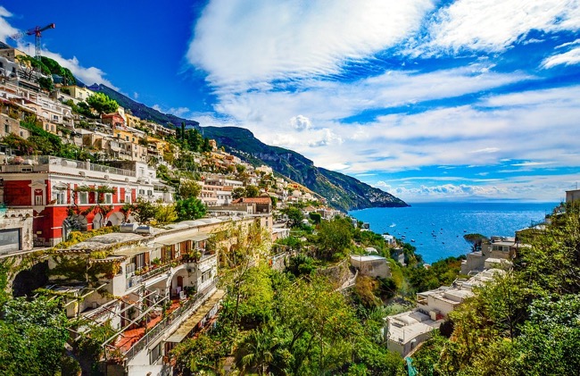 5 places to explore on an Amalfi Coast motorcycle adventure
