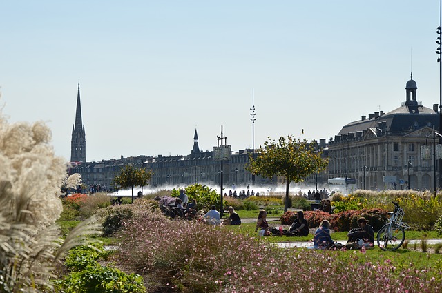 Beat the Summer Holiday Crowds – Book Birmingham to Bordeaux in May