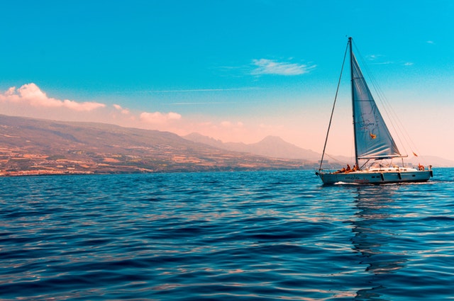 Differences Between Bareboat, Skippered and Crewed Charter