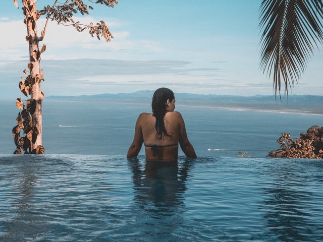 How to save money while traveling