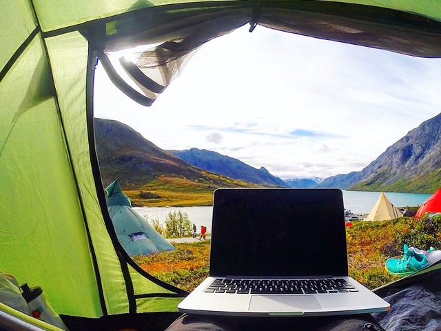 The Pros And Cons Of Streaming TV While Traveling