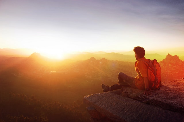 Ways to Travel the World While in College