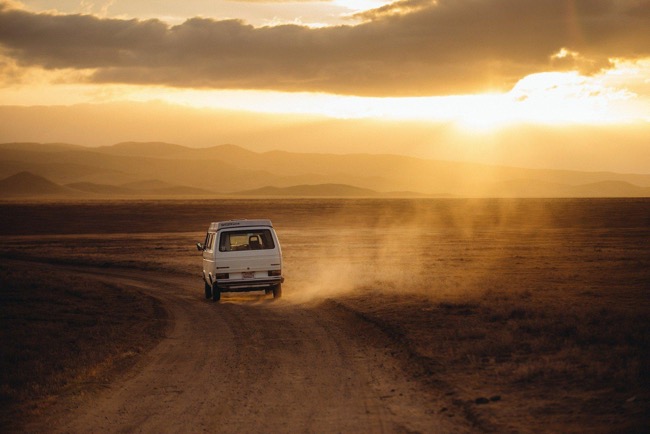 10 travel tips to keep yourself safe while on the road